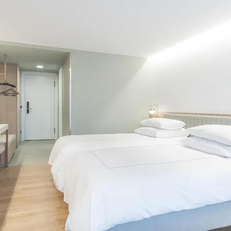Готель Swissotel Kursaal 4*